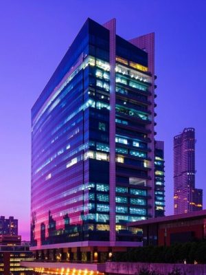 glassclad-skyscrapers-central-mumbai-reflecting-sunset-hues-blue-hour_469504-15